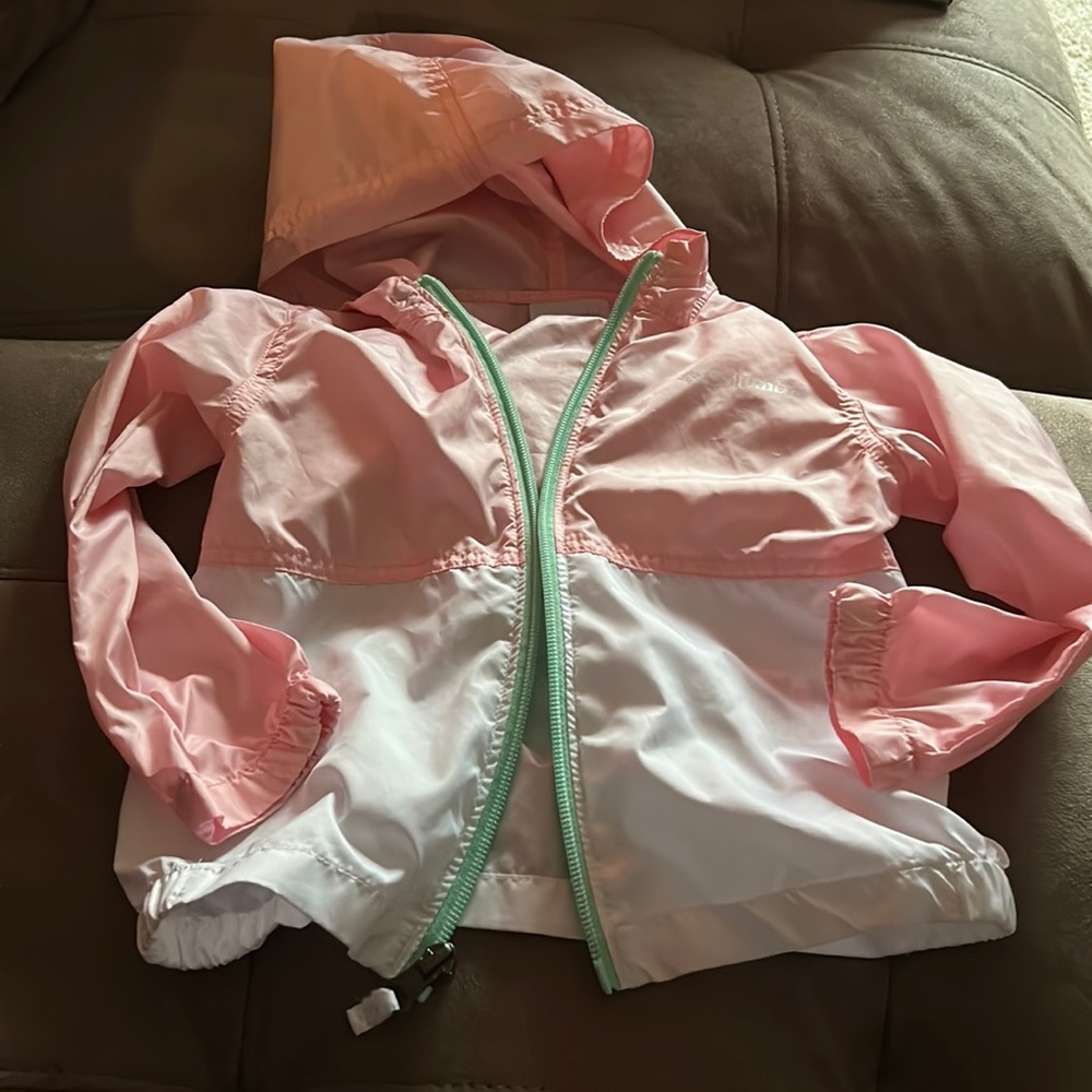 Columbia wind breaker/light jacket 3T. Like new